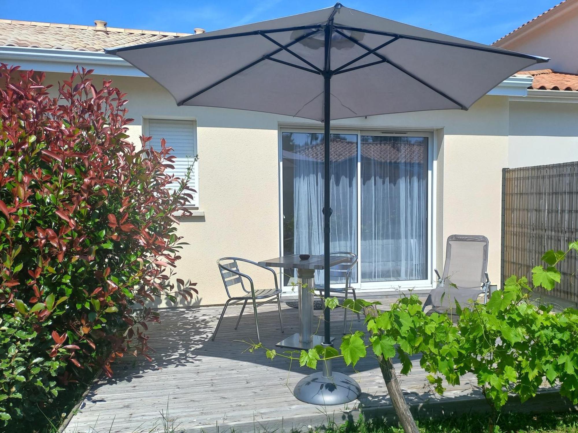C La Belle Vie Hotel Песак Екстериор снимка