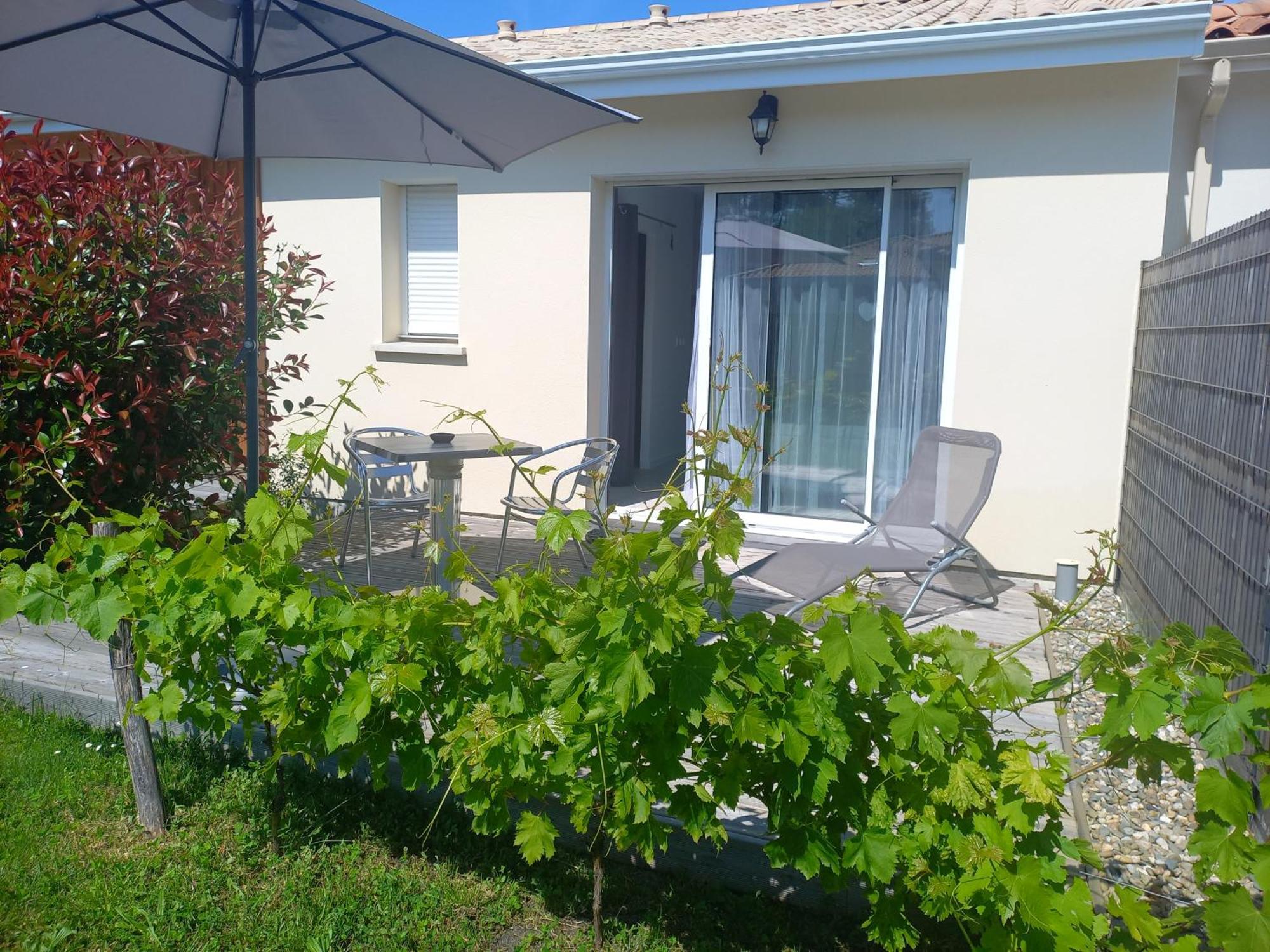 C La Belle Vie Hotel Песак Екстериор снимка